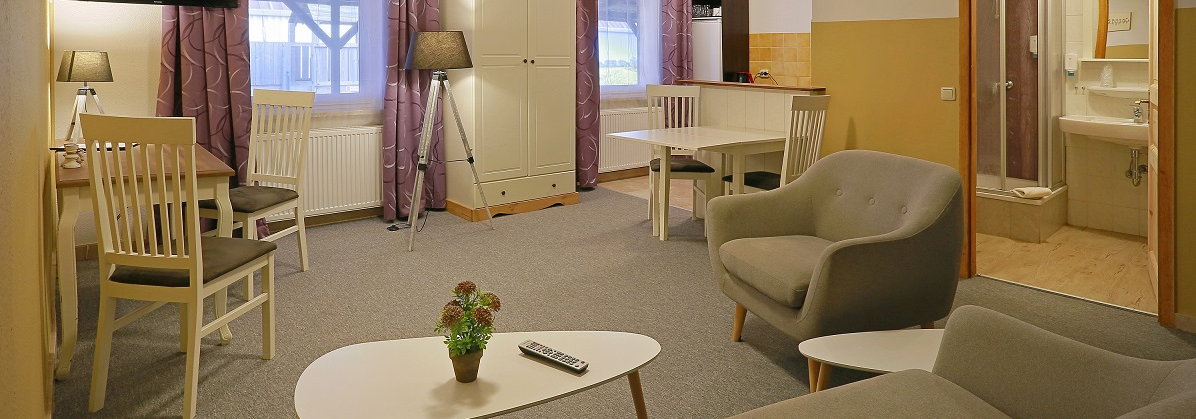 Unser Familienzimmer im Landhotel & Brauhaus Prignitzer Hof in Pritzwalk in der Region Prignitz.
Hier finden 1-4 Personen Platz in 2 Schlafzimmern.