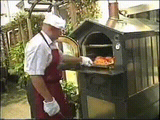 Gesellen Sie sich zur Natur. Im Biergarten mit Blick auf den Koiteich gibt es viel zu entdecken, ob im überdachten Lounge Bereich oder direkt am Teich. Ein Grillabend mit oder ohne Rahmenprogramm bleibt da unvergessen. Mit viel Erfahrung werden die Speisen auch unter freiem Himmel für Sie angerichtet. Lernen Sie unsere Feinheiten und Zubereitung schätzen, ganz gleich ob vom Holzkohlegrill.